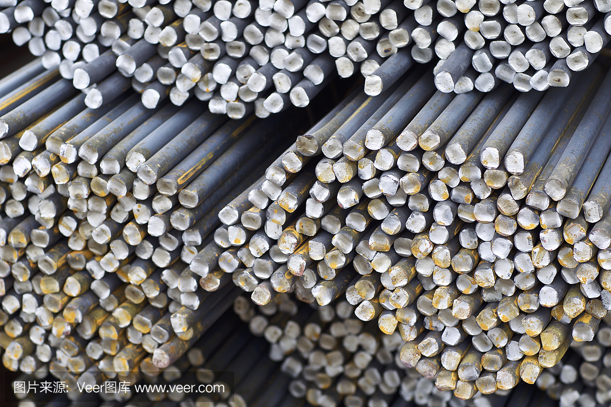 金屬產(chǎn)品倉庫中包裝的圓形金屬型材